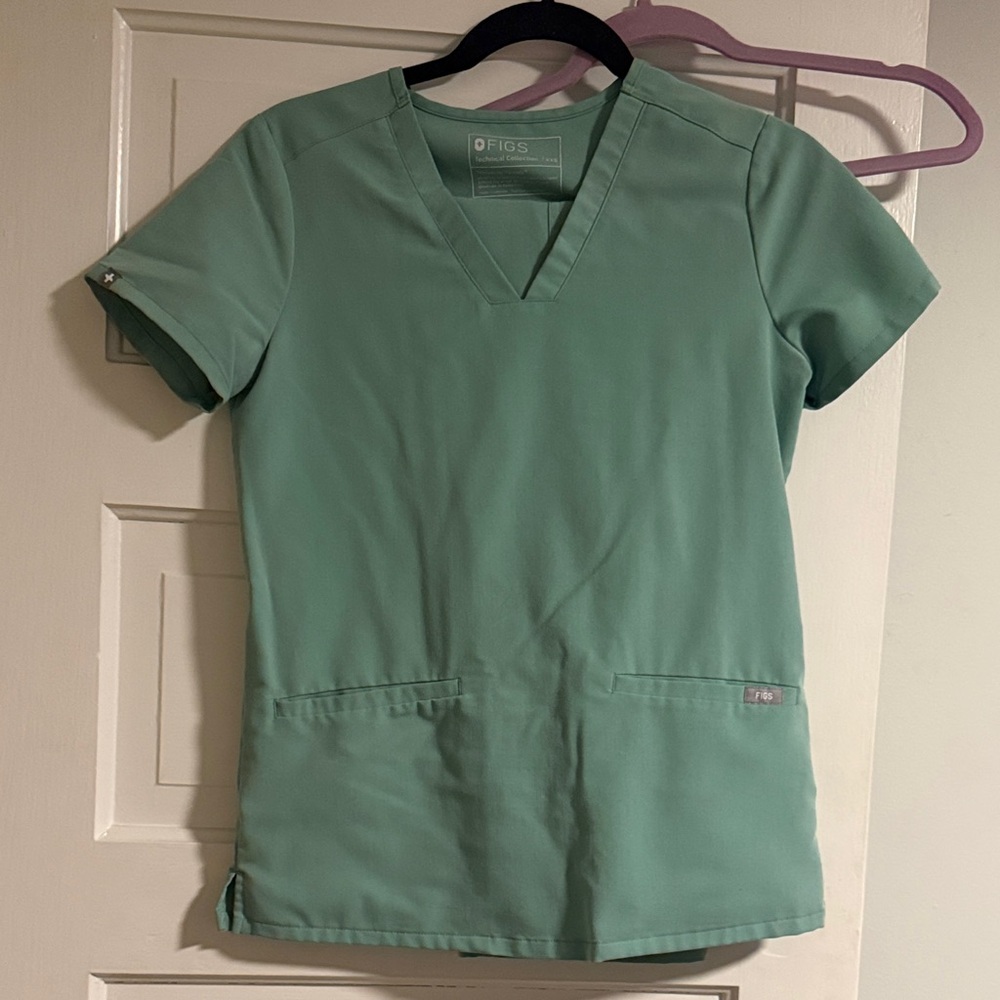 FIGS Casma Scrub Top in Jade Green